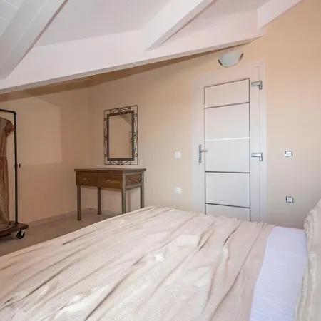 Gold Olive Apartment